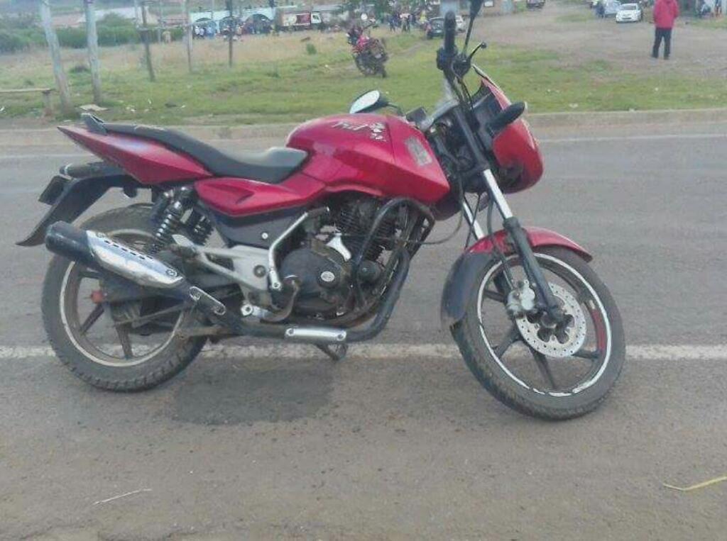 Vendo Moto Pulsar de 150 Papeles en Regl