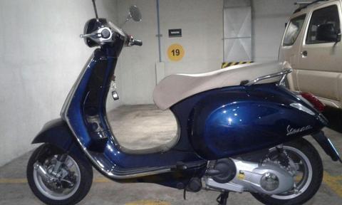 Vendo Vespa Primavera 150 ABS, color azul, 4,500 kms de uso