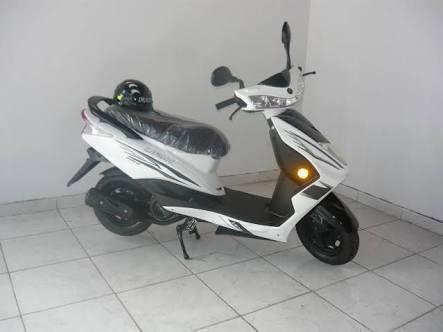 Moto scooter 125 Lifan 8000 km de recorrido. Un año de comprado. 95°