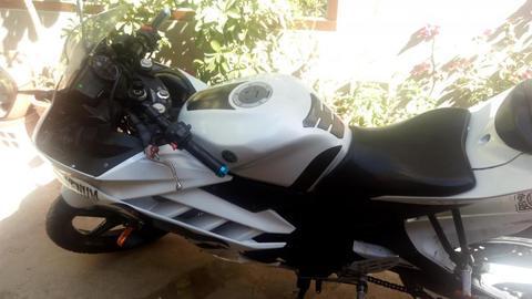 vendo yamaha r15 en buenas condiciones