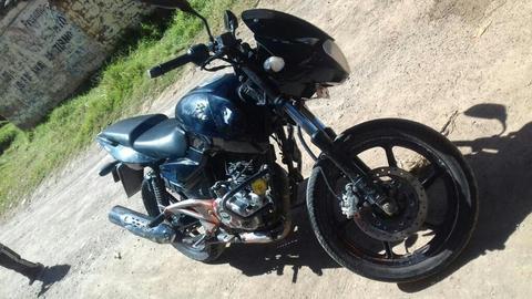 Moto Pulsar 180 en