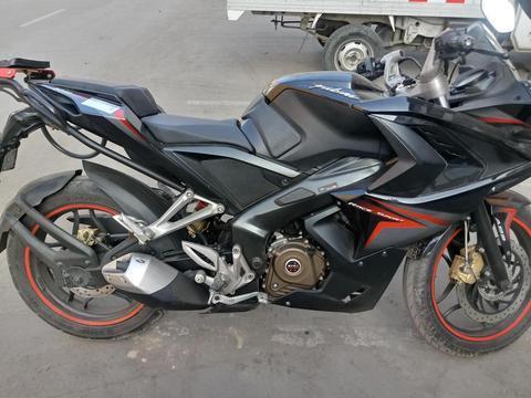 SE VENDE MOTO PULSAR RS 200 DEL AÑO 2016