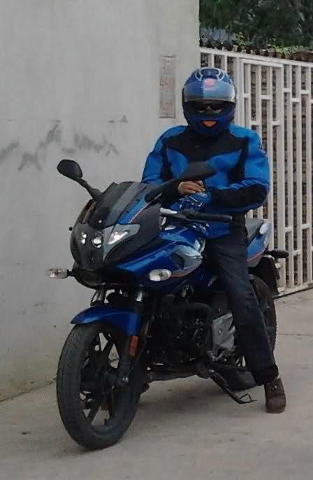 moto pulsar 220f