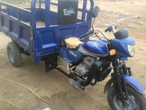 SE VENDE MOTO CARGUERA MARCA TOKIO