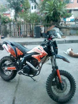 VENDO MOTO BASHAN 200