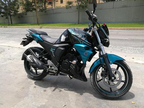 Vendo Moto Yamaha, incluye Casco Nuevo!!!