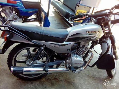 Se Vende. Honda 125. Llamar #973468358