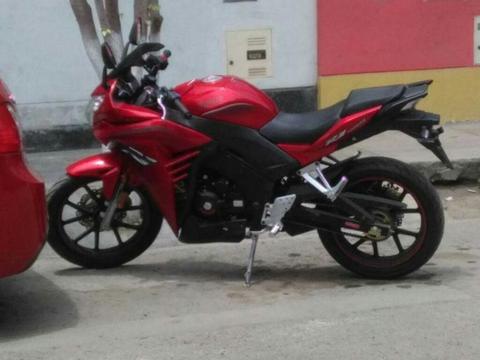 Vendo Moto en Buanas Condiciones