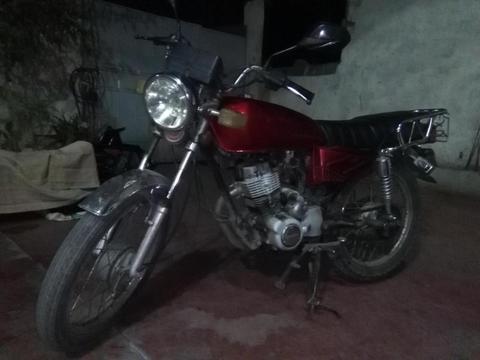 VENDO MOTO POR OCASION MOTOR 125