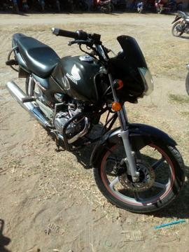 SE VENDE MOTO LINEAL HONDA