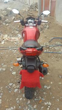 Vendo Moto Semi Nuevo