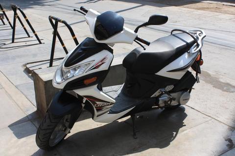 Casi nueva moto Lifan 150