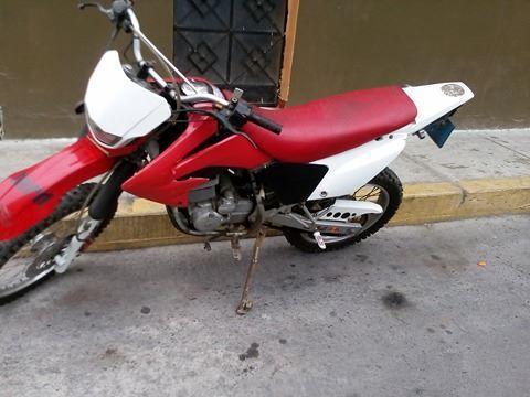 VENDO MOTO LINEAL