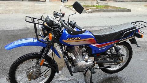 VENDO MOTO NUEVECITA POR VIAJE