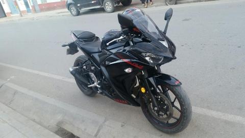 MOTO LINEAL YAMAHA R3