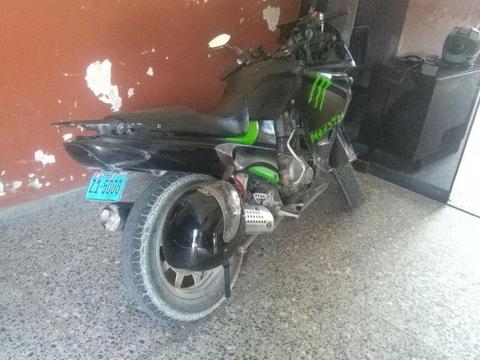 vendo moto 200cc año 2010