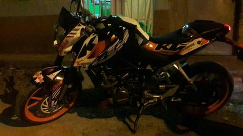 Vendo Moto Duke 200