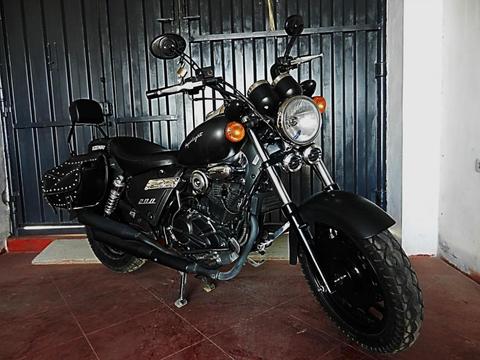 VENDO MOTO CRUCERO SUPERLIGHT 200 cc