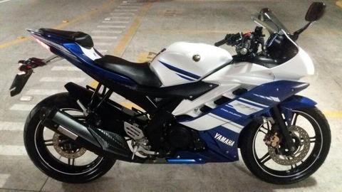 yamaha r15 seminueva