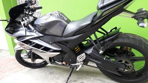 Yamaha R15 Del 2014 con Tubo Two Brother