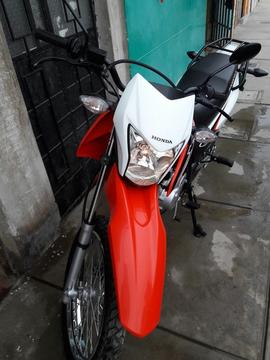Vendo Moto Honda Seminueva