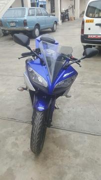 Moto Yamaha R15