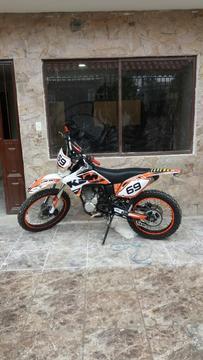 Vendo Moto Factory Año 2014 Papeles Al D