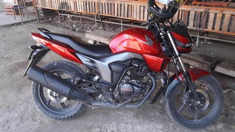 Moto lineal Honda invicta 150