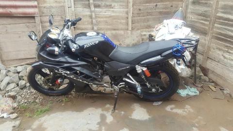 Vendo Moto Lineal Semi Nuevo