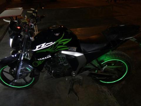 Vendo Moto Yamaha Fz Fi Semi Nueva