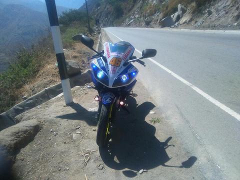 Vendo Yamaha R15