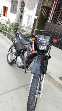 Vendo Honda Tornado Xr 250 Año 2016