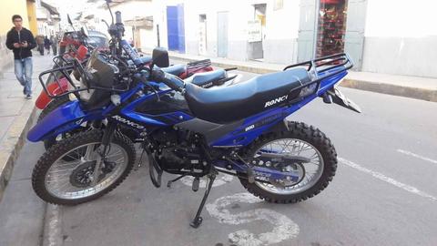 vendo motocileta casi nueva