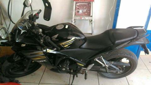 Vendo Mi Cbr250r 2016