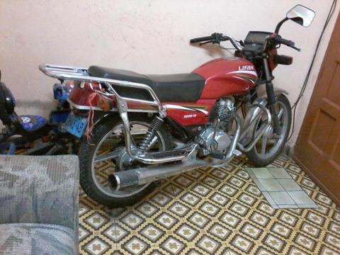 Vendo Moto 150 Baranda CromoUso Personal