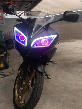Hermosa Moto Yamaha R15 en Negro Mate
