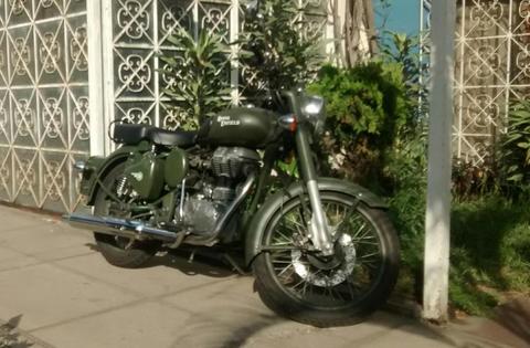 Moto Royal Enfield Classic 500 verde