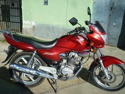 VENDO MOTO HONDA SEMI NUEVO CON SOAT VIGENTE