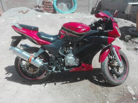 Se Vende Moto Motor 200 Motivo de Viaje