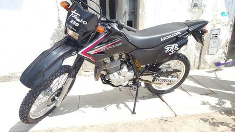 en Chiclayoo Dos Xr 250 Honda Tornado