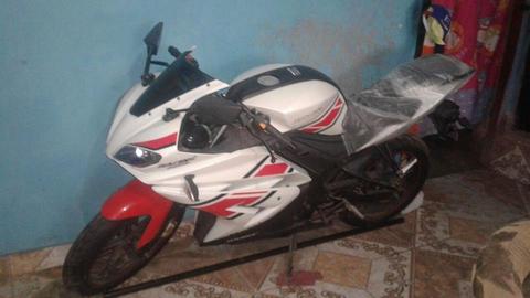 se vende linda moto darves