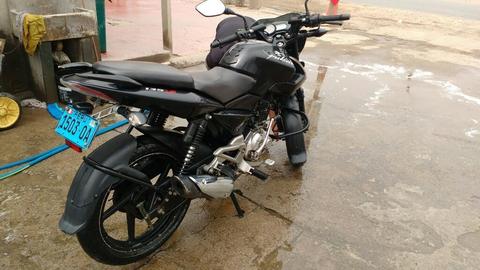 Moto Pulsar 135 con Musica Usb