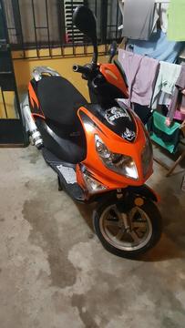 Vendo Mi Moto Scooter Automática 2014