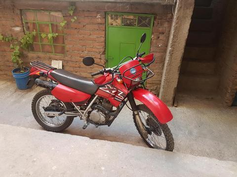 MOTO MARCA HONDA XL 200
