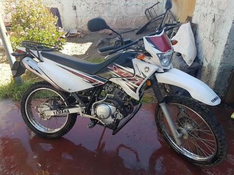 Vendo Moto Semi Nueva Yamaha