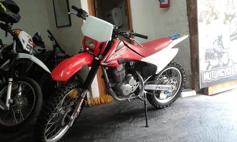 Moto Crf 230 en Mui Buen Estado