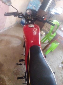 Vendo Moto Lineal Semi Nueva sin Uso