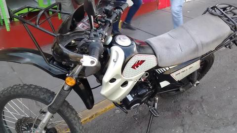 Vendo mi moto XL 250, ahorrativa, incluido su casco, bien conservada