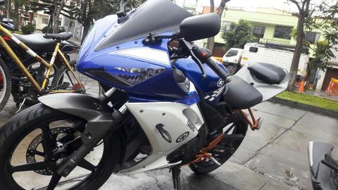 Moto Yamaha R15