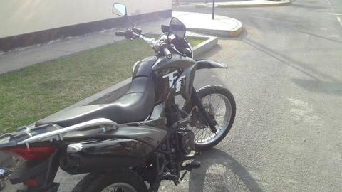 Moto Akt 200 Tt